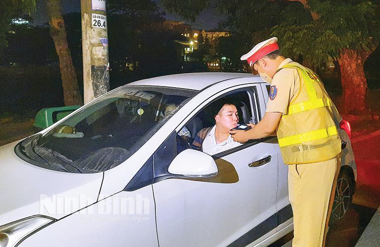 Siết chặt kiểm tra nồng độ cồn