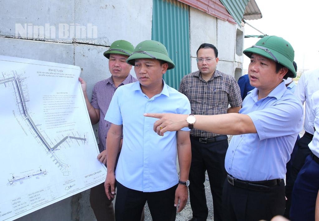 Đồng chí Chủ tịch UBND tỉnh kiểm tra công tác giải phóng mặt bằng một số dự án giao thông trọng điểm