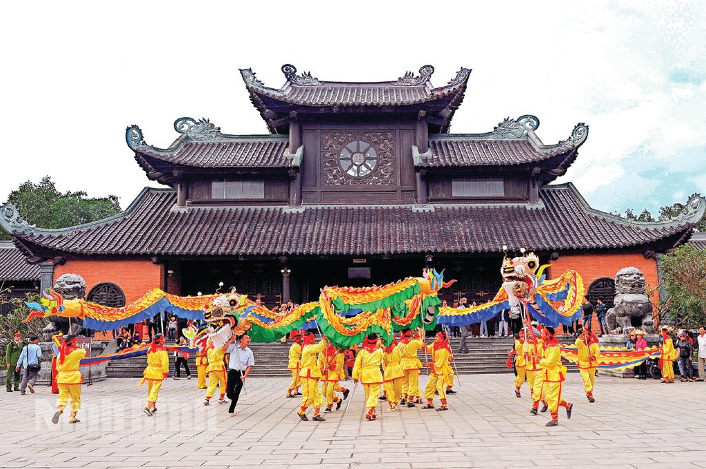 Tháng Giêng trảy hội Ninh Bình