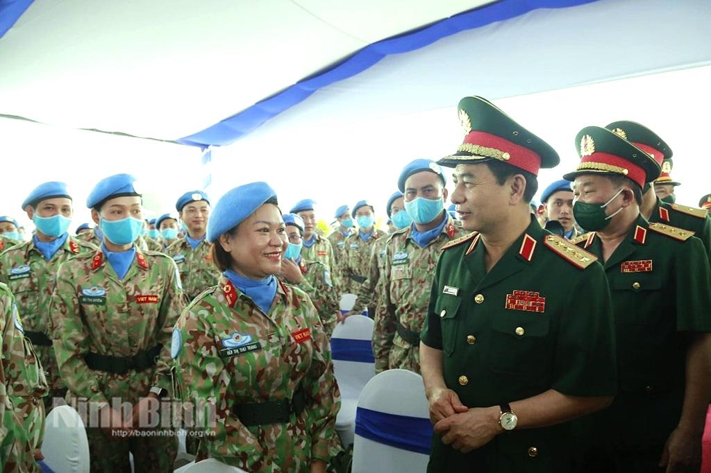 Bông hồng xanh trên đất Sudan