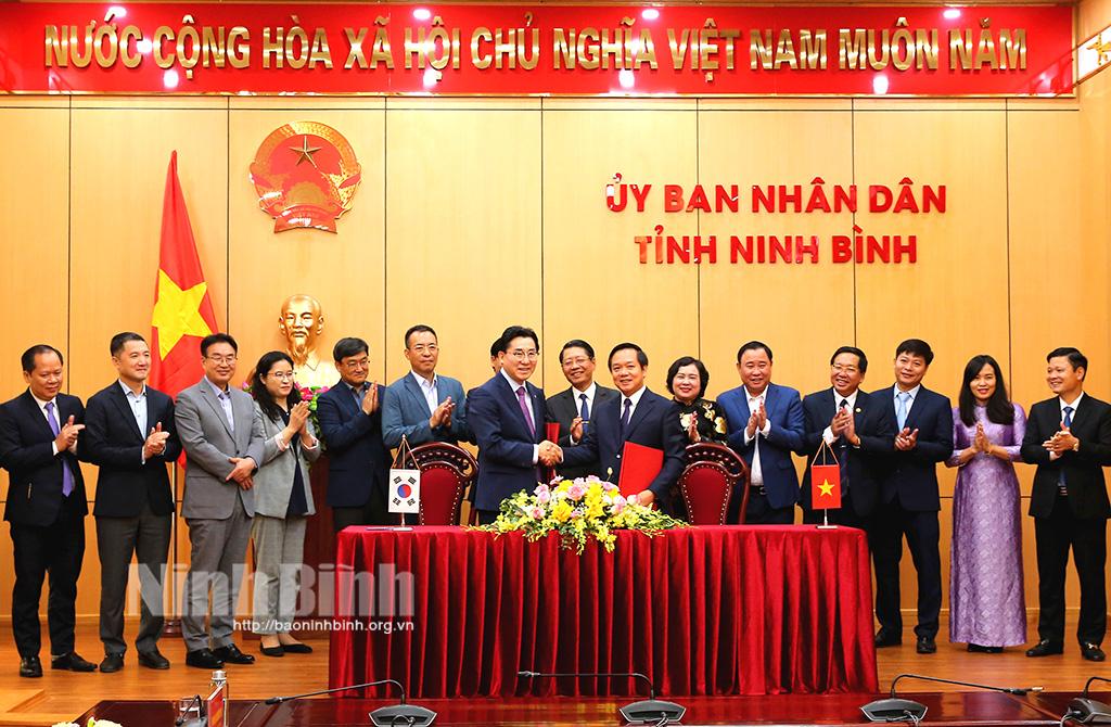 Đồng chí Chủ tịch UBND tỉnh làm việc với Đoàn đại biểu cấp cao thành phố Asan