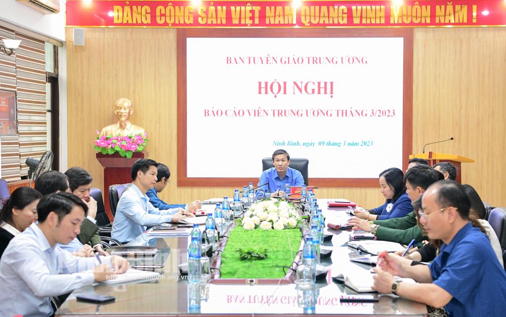Hội nghị báo cáo viên Trung ương tháng 3