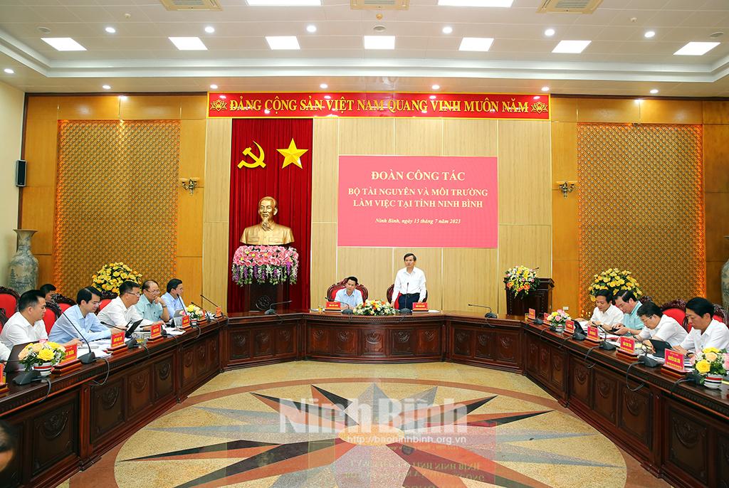 Bộ trưởng Bộ Tài Nguyên và Môi trường Đặng Quốc Khánh làm việc tại Ninh Bình