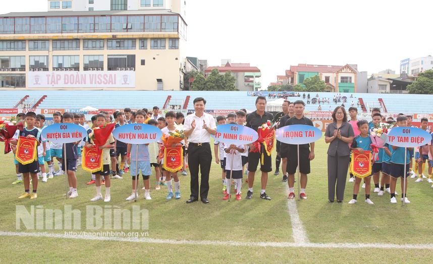 Khai mạc Giải bóng đá nhi đồng Cúp PT-TH tỉnh Ninh Bình năm 2023