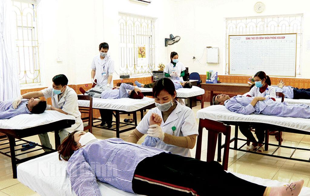 Ngành Y tế Ninh Bình nỗ lực "giữ chân" nguồn nhân lực khu vực công - (Kỳ II): Gia tăng số nhân viên y tế công lập nghỉ việc, chuyển việc