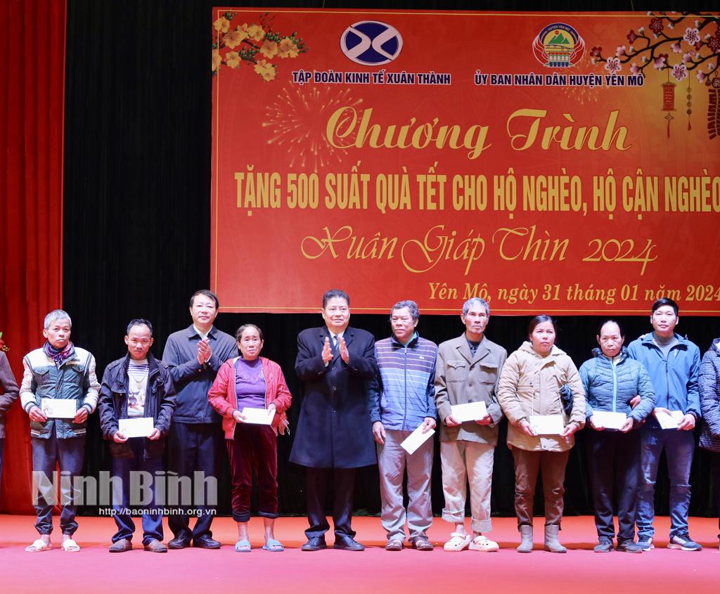 500 hộ nghèo, hộ cận nghèo huyện Yên Mô được tặng quà Tết Nguyên đán 2024