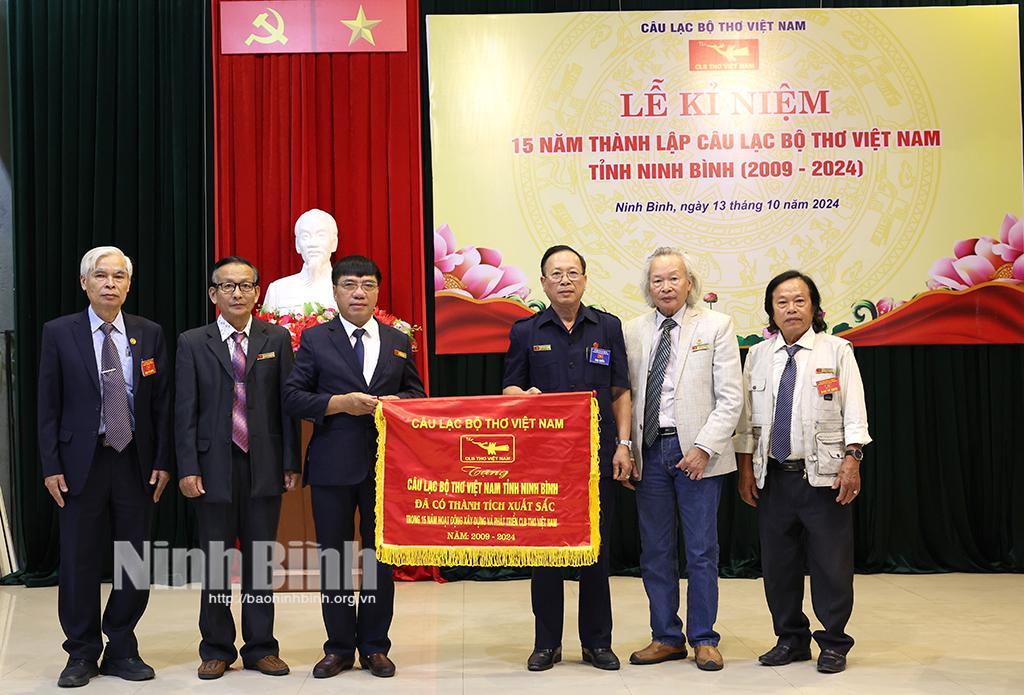 Kỷ niệm 15 năm thành lập Câu lạc bộ thơ Việt Nam tỉnh Ninh Bình