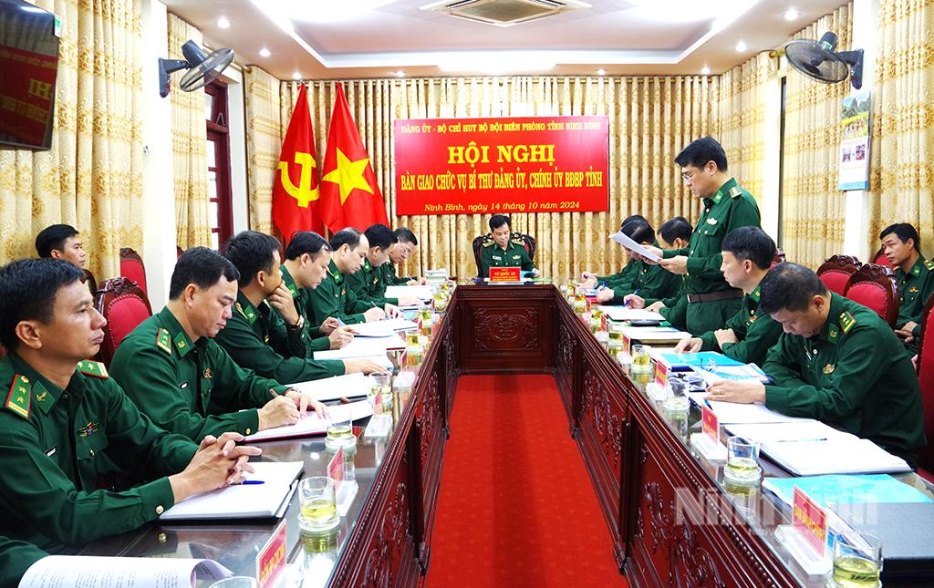 Bàn giao chức trách, nhiệm vụ Chính ủy Bộ đội biên phòng tỉnh