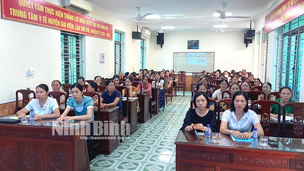 Tập huấn nghiệp vụ cho cộng tác viên dân số huyện Gia Viễn