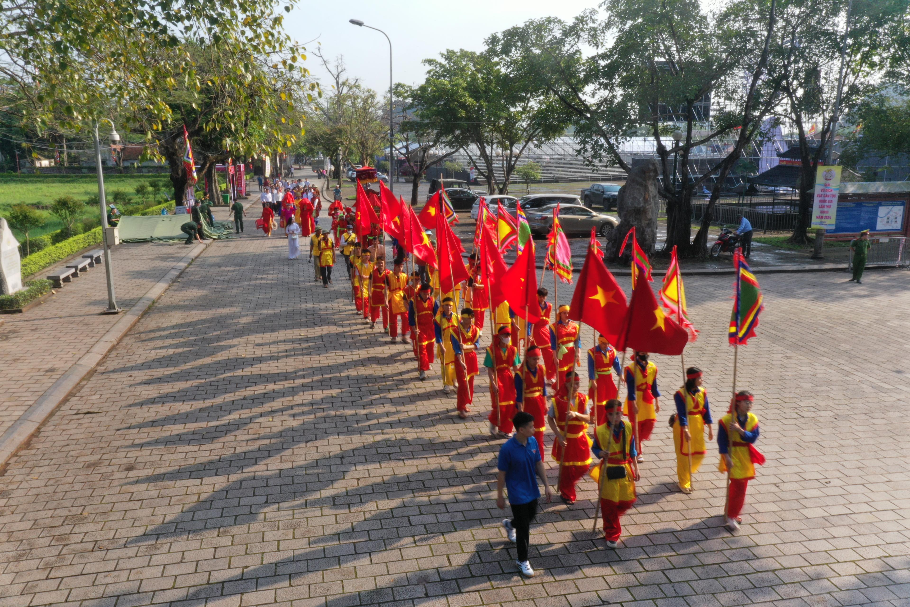 [Video] Thực hiện nghi lễ mở cửa đền tại Lễ hội Hoa Lư năm 2024