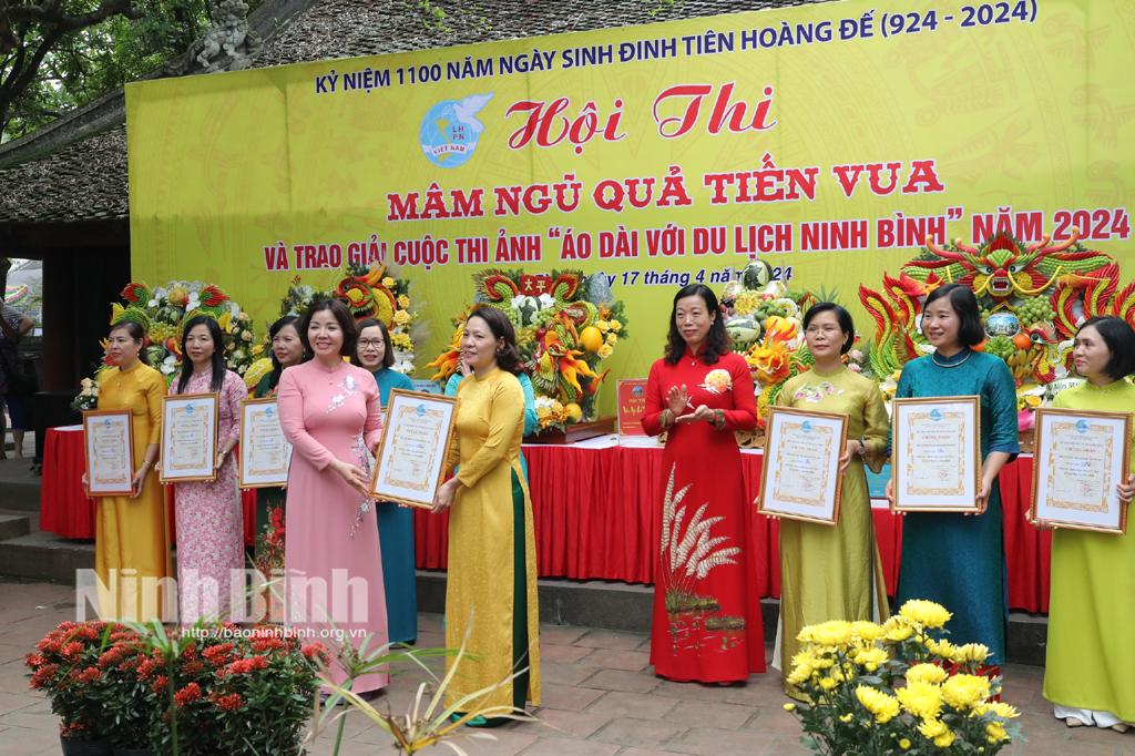 Hội thi trưng bày "Mâm ngũ quả tiến Vua" và trao giải Cuộc thi ảnh "Áo dài với du lịch Ninh Bình" năm 2024