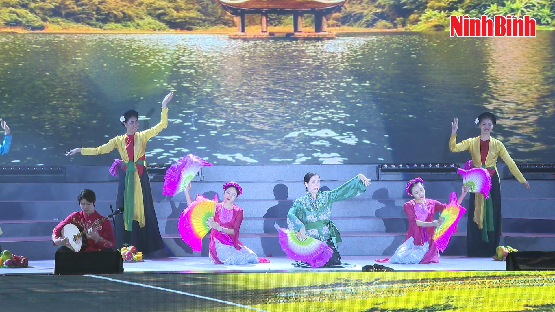 [Video] Không khí trước giờ khai mạc Lễ kỷ niệm 10 năm Di sản Tràng An