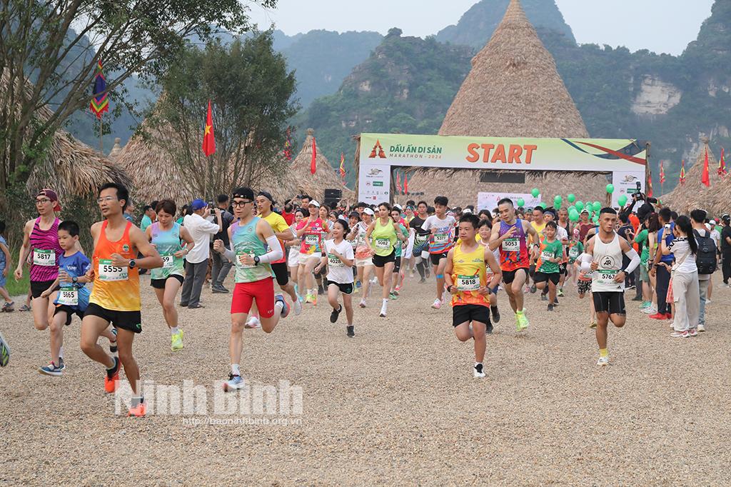 Gần 3.000 vận động viên tham gia Giải chạy bộ Marathon "Dấu ấn di sản 2024"
