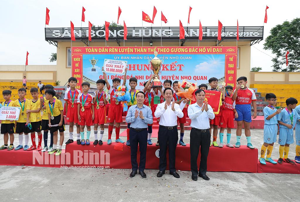 Bế mạc và trao thưởng Giải bóng đá nhi đồng huyện Nho Quan năm 2024