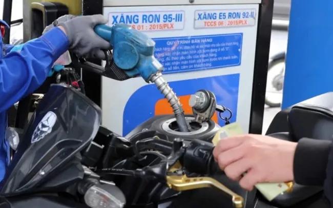 Giá xăng vượt 23.000 đồng/lít
