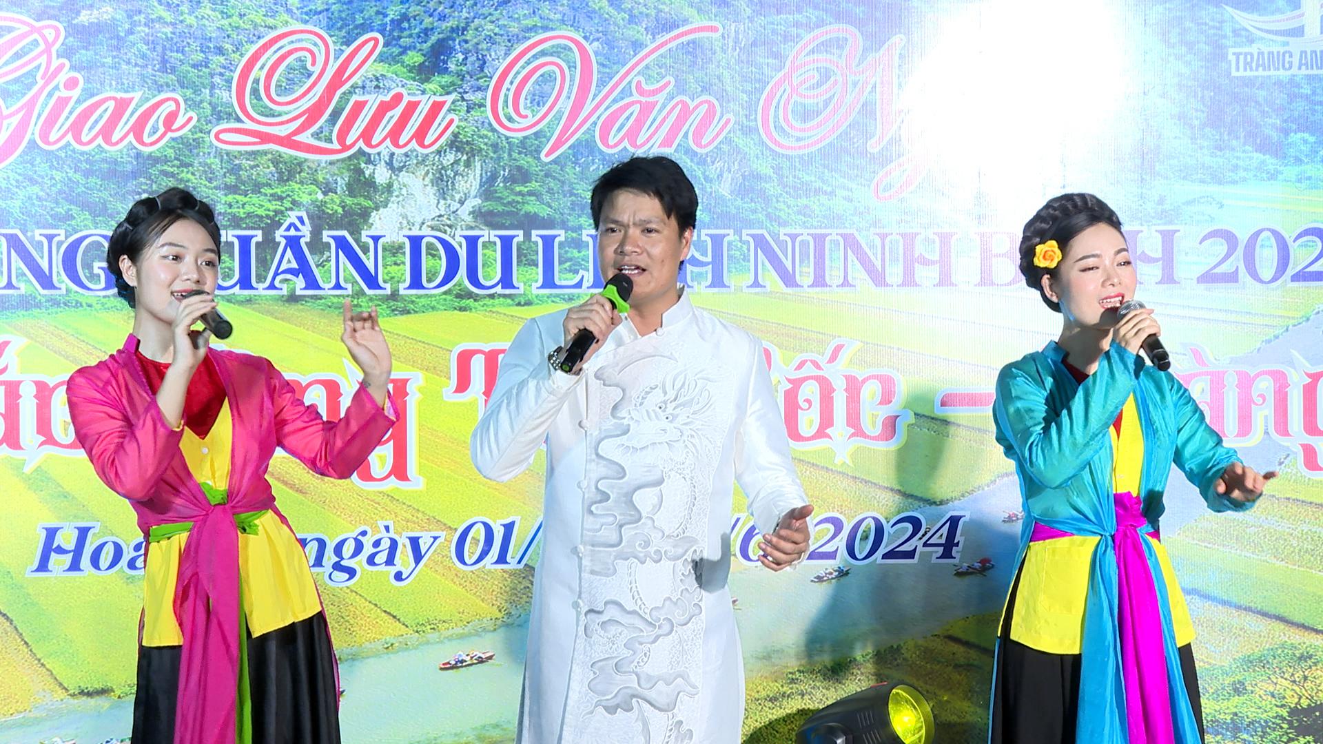 [Video] Rộn ràng Tam Cốc về đêm