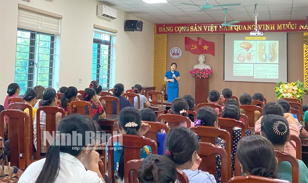 Hoa Lư tập huấn nghiệp vụ cho cộng tác viên dân số