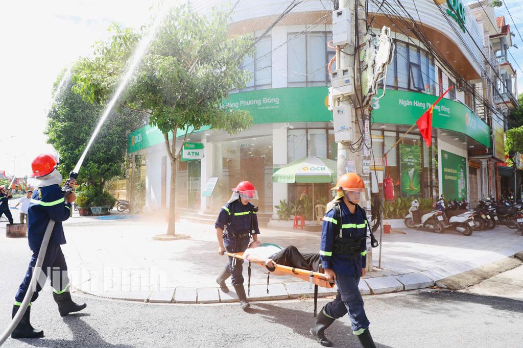 Thực tập phương án chữa cháy tại khu dân cư thị trấn Me