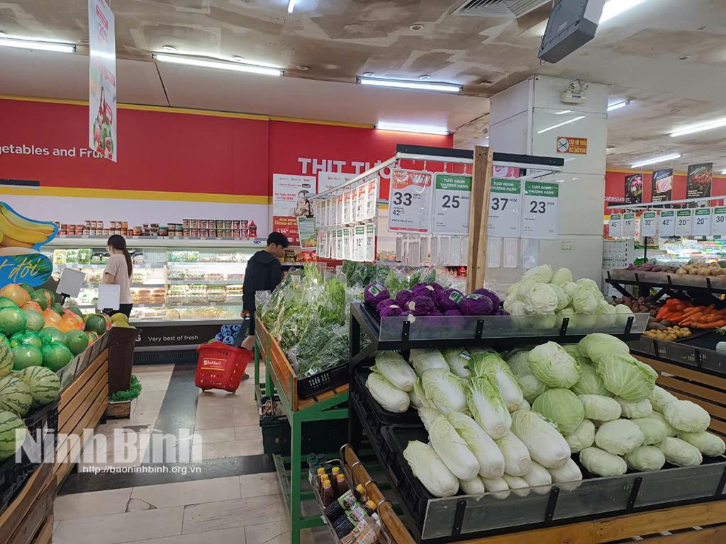 Rau xanh tăng giá sau bão