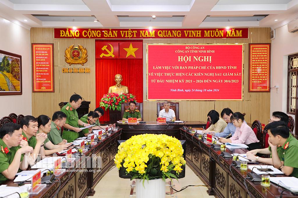 Đoàn giám sát làm việc tại Công an tỉnh. Ảnh: Đức Lam