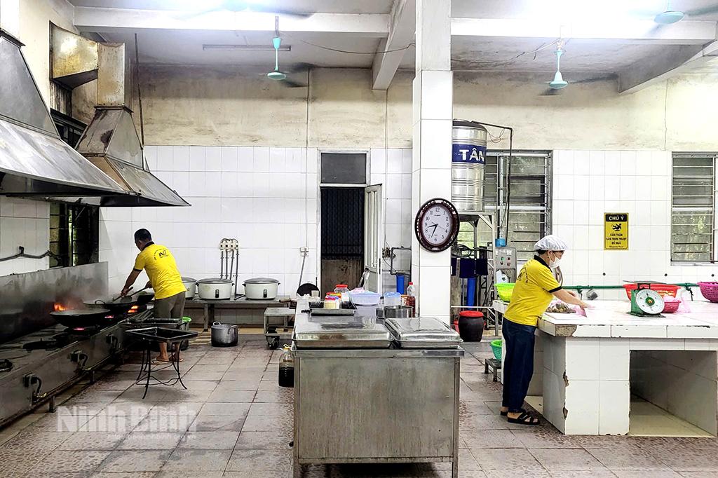 Nhà ăn tập thể Công ty Xi măng Vicem Tam Điệp.