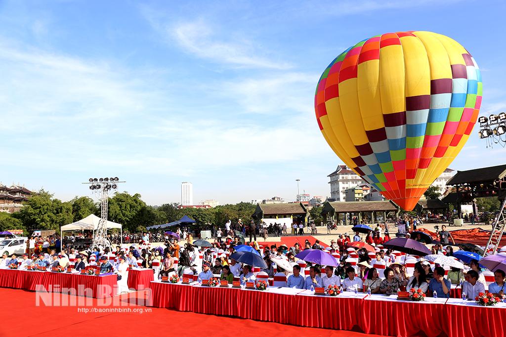 Quang cảnh khai mạc Lễ hội Khinh khí cầu Tràng An-Cúc Phương năm 2024. Ảnh: Minh Đường