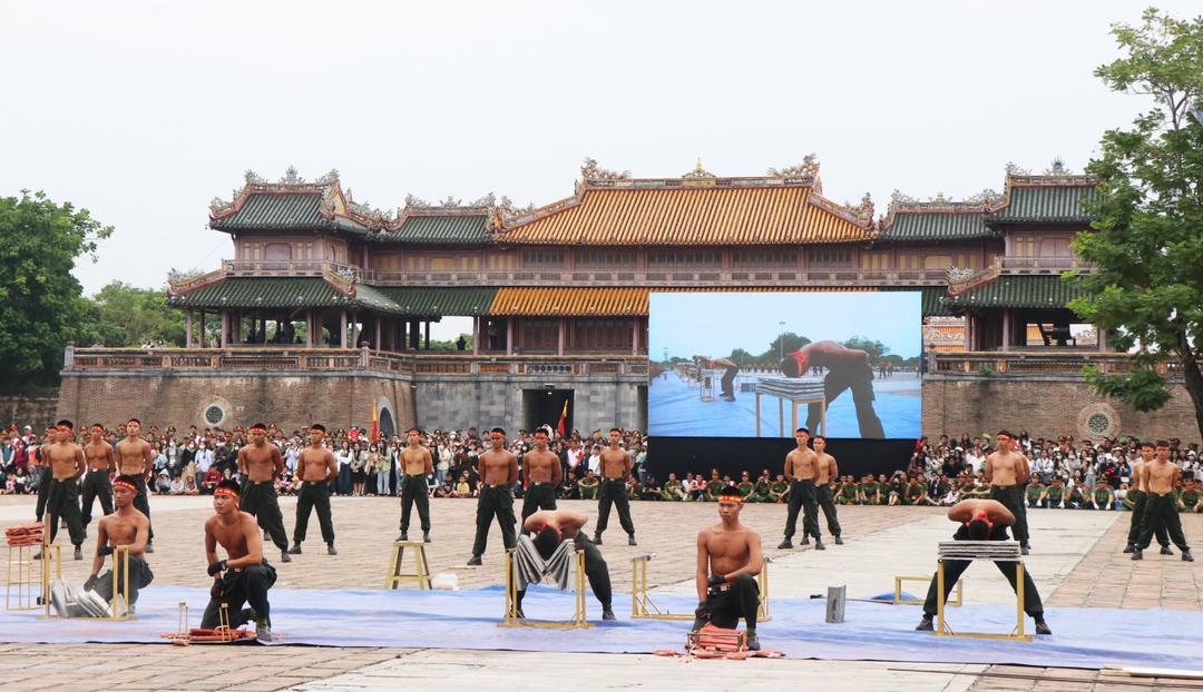 Biểu diễn võ thuật, khí công tại Đại hội.