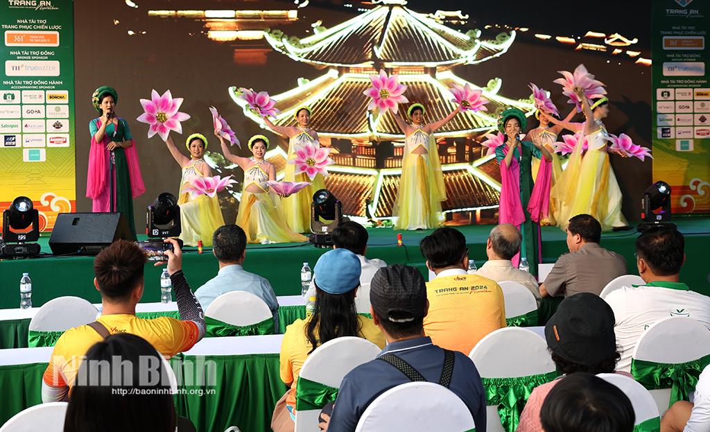 Chương trình văn nghệ chào mừng lễ khai mạc Giải.