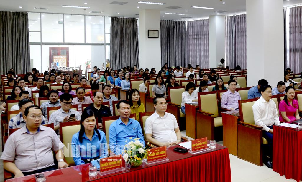 Các đại biểu dự hội nghị tập huấn.