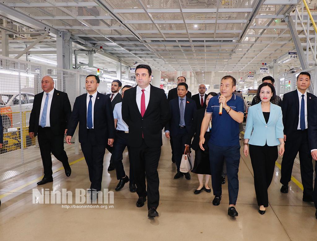Đoàn đại biểu cấp cao Quốc hội Armenia tham quan Nhà máy sản xuất ô tô Hyundai Thành Công.