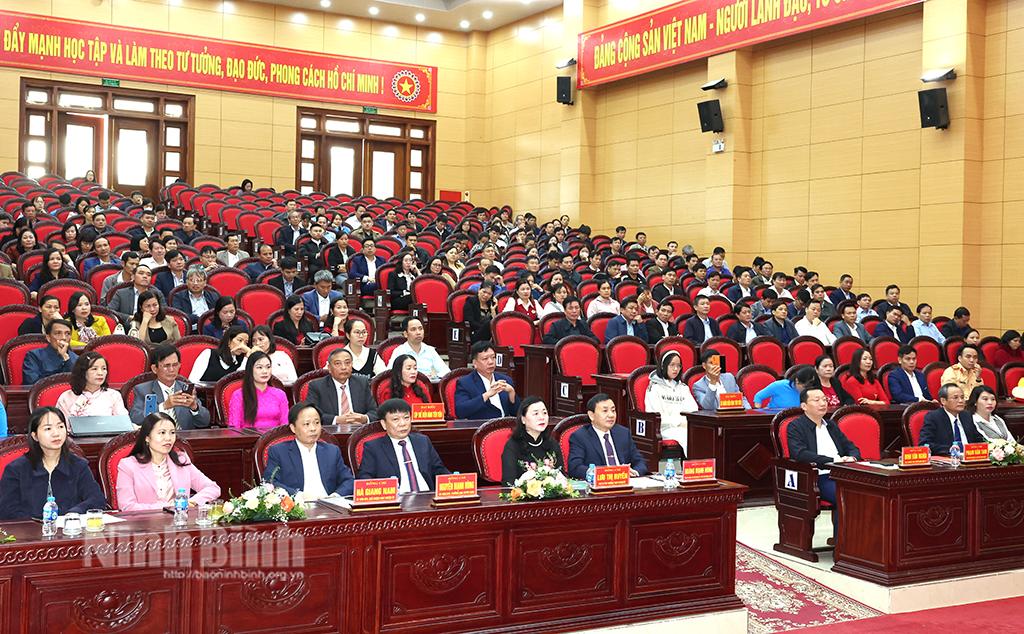 Các đại biểu dự lễ tôn vinh.