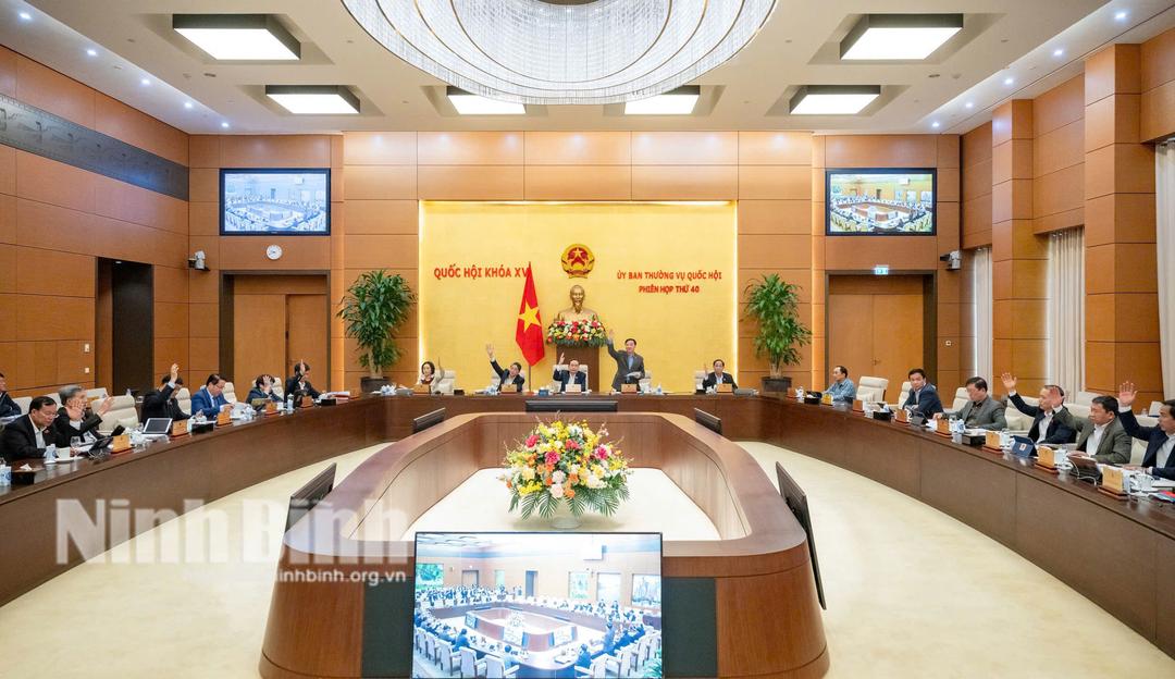 Ủy ban Thường vụ Quốc hội biểu quyết thông qua Nghị quyết về việc sắp xếp đơn vị hành chính cấp huyện, cấp xã giai đoạn 2023-2025 của tỉnh Ninh Bình