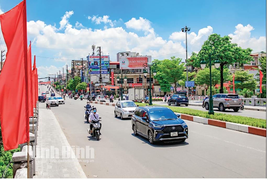 Đường phố Ninh Bình rộng, thoáng, sạch, đẹp. Ảnh: Trường Giang