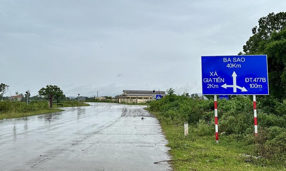 Tuyến đường Bái Đính (Ninh Bình) - Ba Sao (Hà Nam), đoạn qua địa phận tỉnh Ninh Bình chậm tiến độ do vướng mắc về giải phóng mặt bằng. Ảnh: Báo Xây dựng