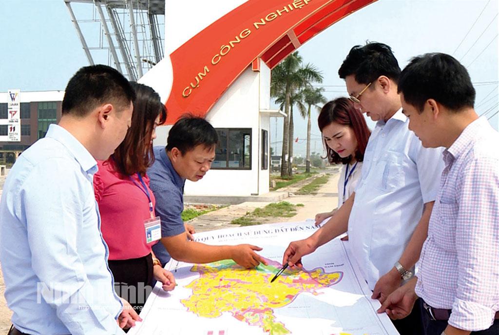 Huyện Gia Viễn phối hợp với Công ty TNHH Thiên Phú rà soát công tác thực hiện quy hoạch tại CCN Gia Vân (Gia Viễn).