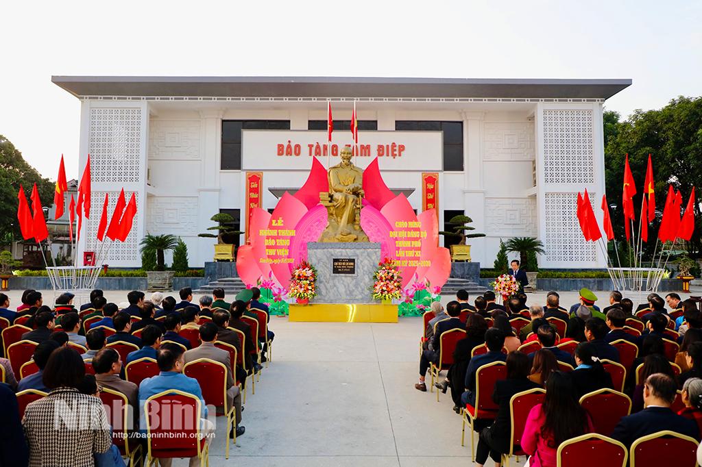 Quang cảnh lễ khánh thành và gắn biển công trình Tổ hợp Bảo tàng-Thư viện thành phố Tam Điệp.