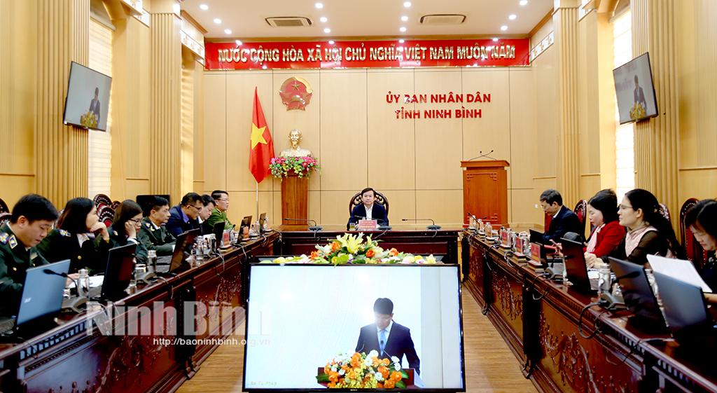 Các đại biểu dự hội nghị tại điểm cầu Ninh Bình.