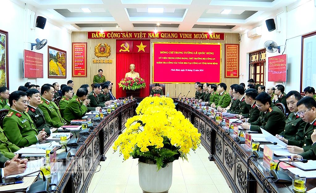 Quang cảnh buổi làm việc.