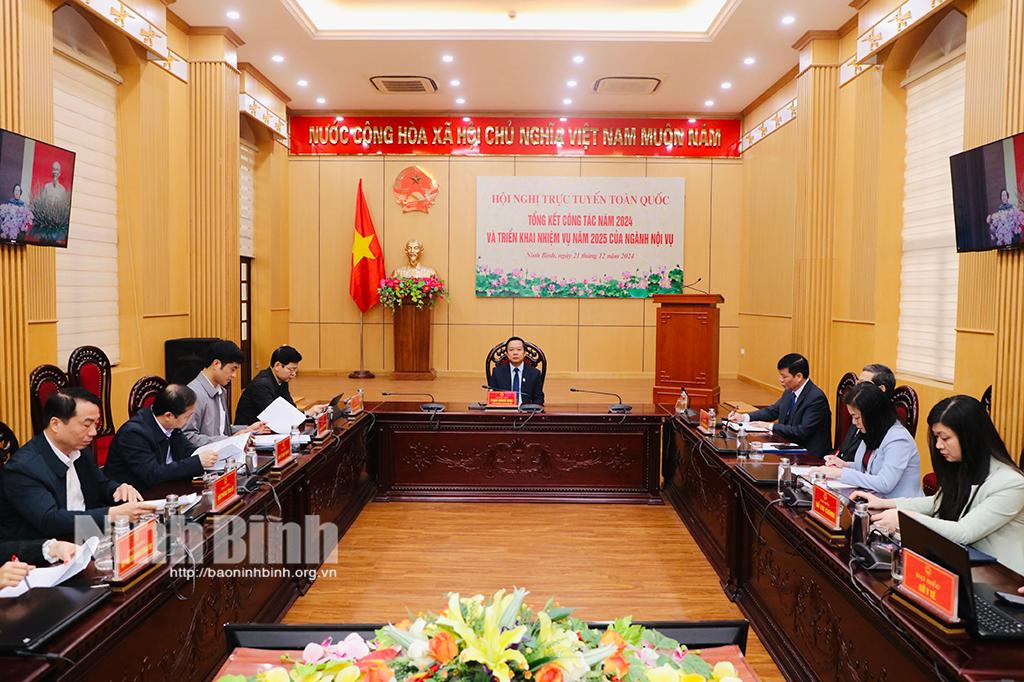 Các đại biểu dự hội nghị tại điểm cầu Ninh Bình.