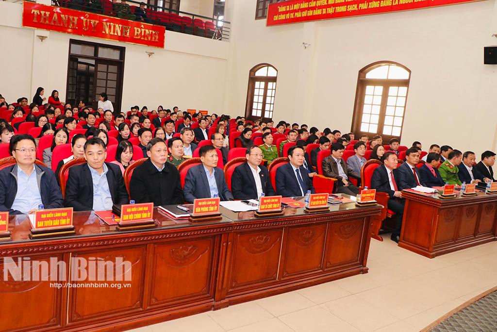 Các đại biểu dự hội nghị.