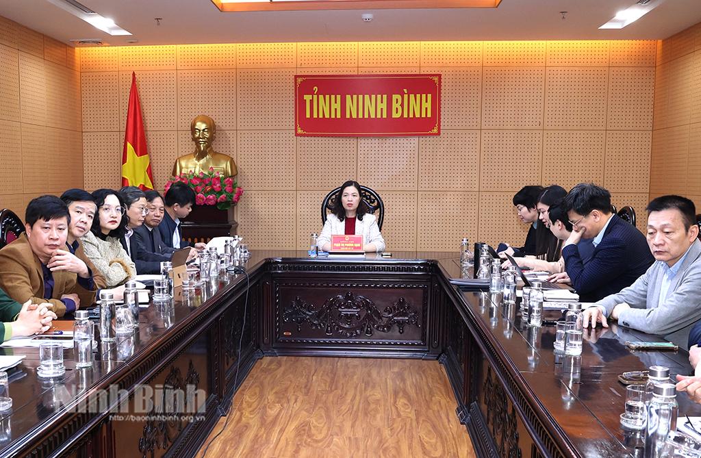 Các đại biểu dự hội nghị tại điểm cầu Ninh Bình.
