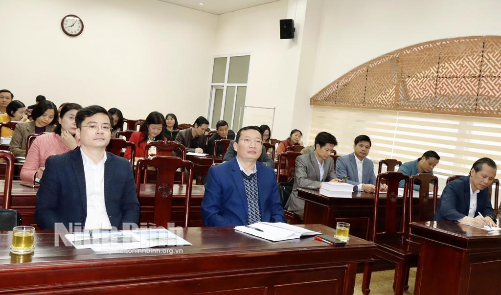 Các đại biểu dự hội nghị.