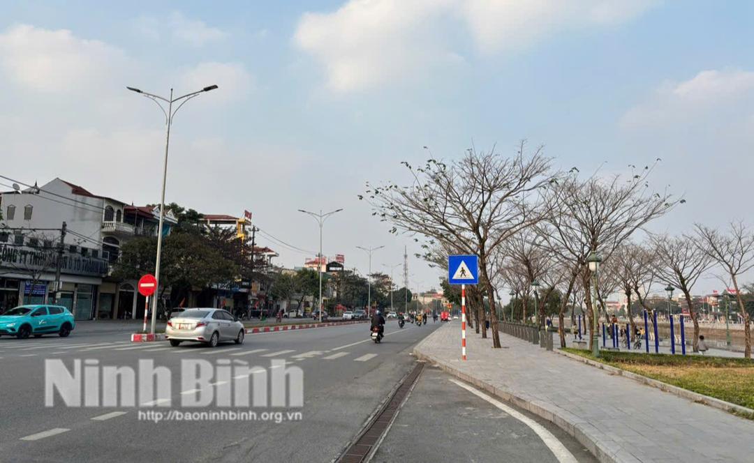 Tăng cường công tác bảo đảm trật tự an toàn giao thông trước, trong và sau Tết Nguyên đán Ất Tỵ. Ảnh: P.V