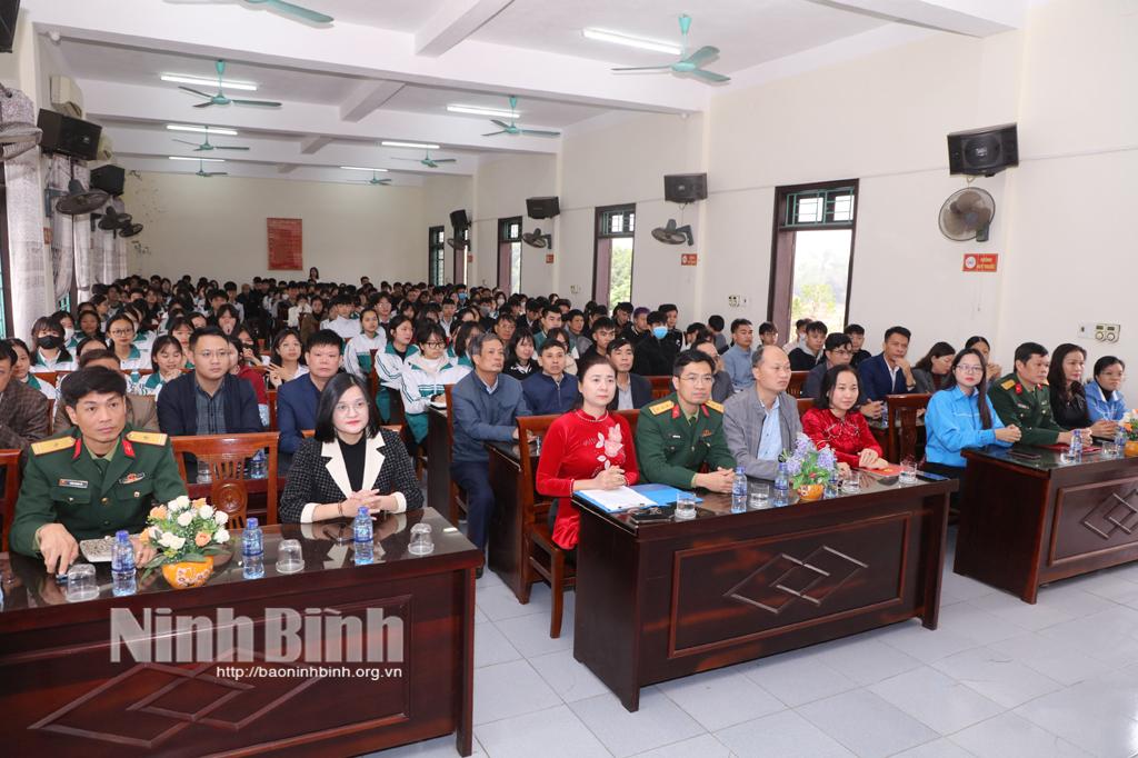 Các đại biểu và học viên dự khai mạc lớp bồi dưỡng.