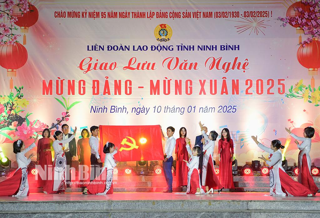 Tiết mục văn nghệ đặc sắc tại chương trình.