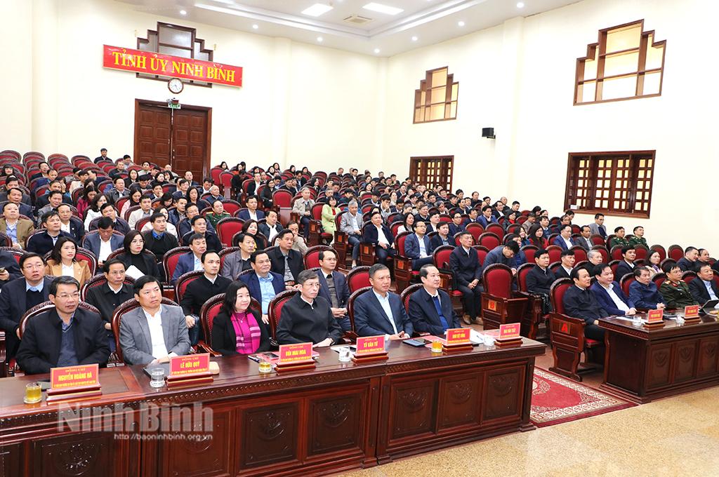 Các đại biểu dự hội nghị tại điểm cầu Ninh Bình.