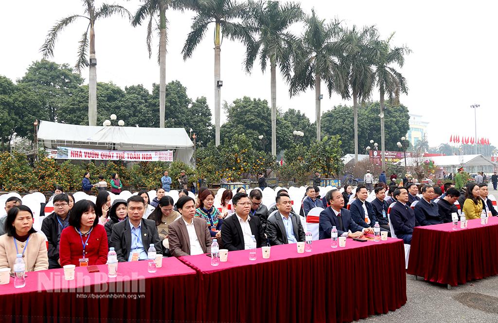 Các đại biểu dự khai mạc.