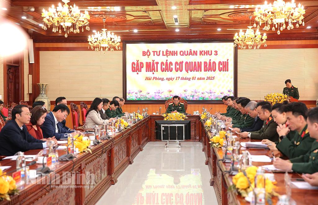 Các đại biểu dự buổi gặp mặt.