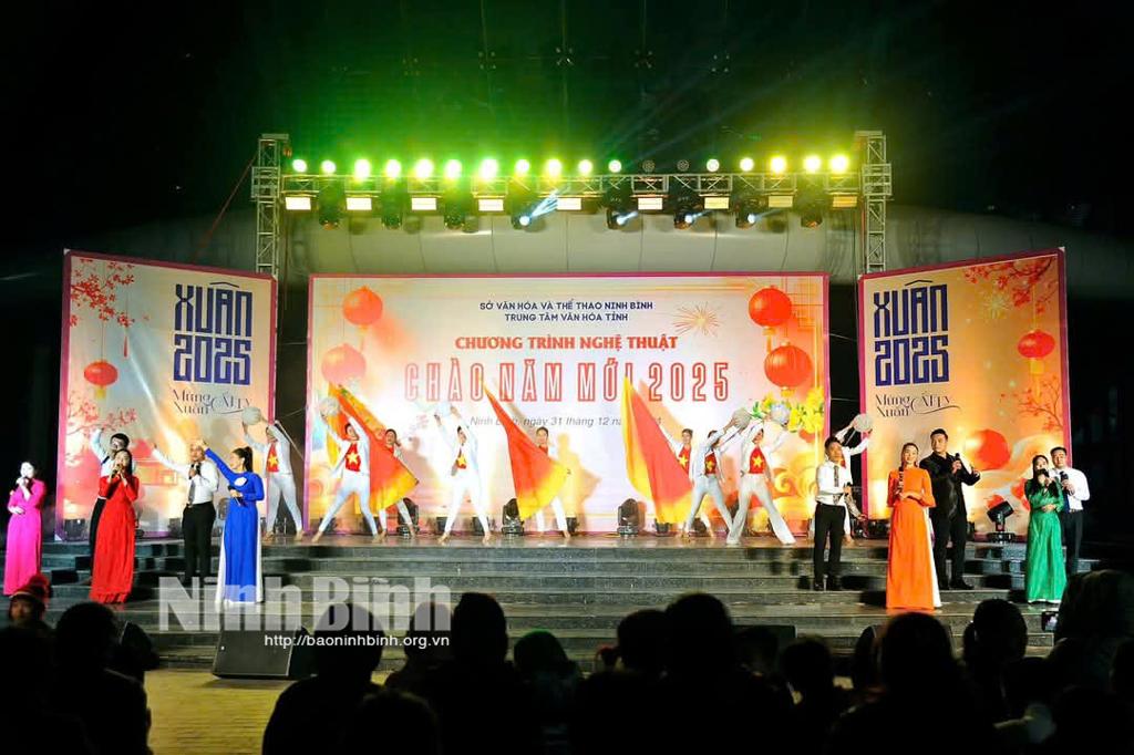 Chương trình nghệ thuật Chào năm mới 2025 được tổ chức tại Nhà hát Phạm Thị Trân. Ảnh: CTV