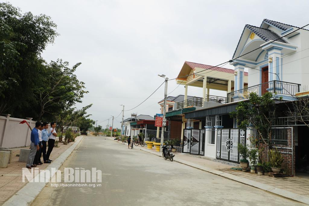 Khu tái định cư xã Văn Phương được đầu tư cơ sở hạ tầng tại đồng bộ, nhiều hộ dân đã xây dựng và chuyển đến ngôi nhà mới khang trang.